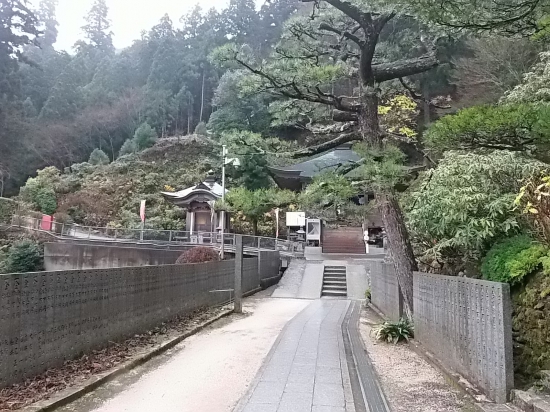 横峯寺の大師堂を望む。