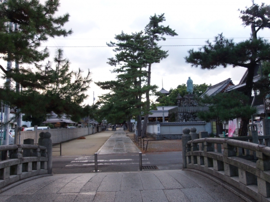 善通寺西院から東院を見る。