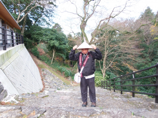 白峯寺近くの道にて。