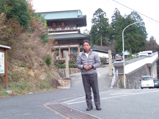 88番霊場「大窪寺」山門前。