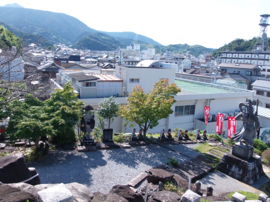 龍光院から見た宇和島市内。