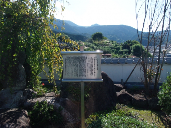 芭蕉翁の句碑（龍光院）