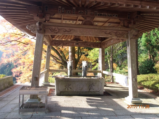 太龍寺「手水場」、水吐龍が２匹います。手水鉢には水霊と彫られています。