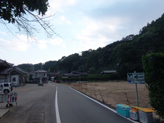 左側が鯖大師駐車場