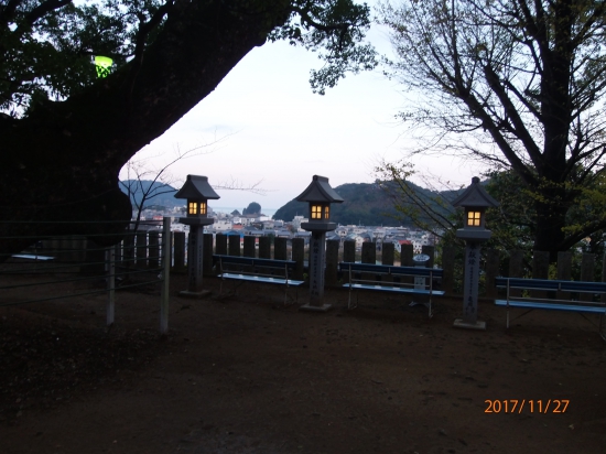 夕暮れの日和佐の街、薬王寺から。